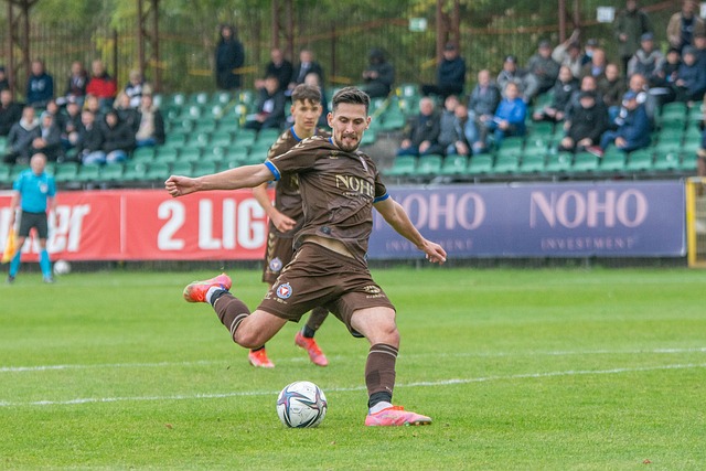 湖人为何应考虑签下艾顿作为新核心人选.